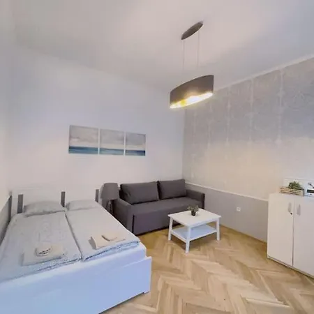 아파트 Quiet In Center *