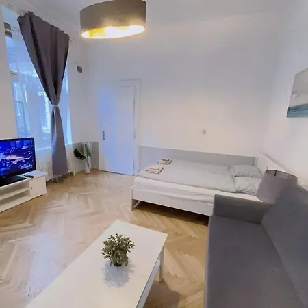 Quiet In Center Apartmán