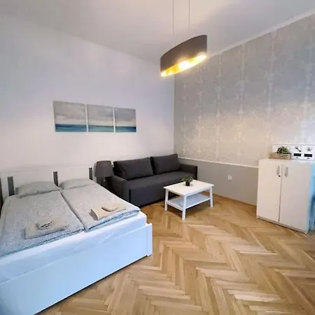 Quiet In Center 아파트 *