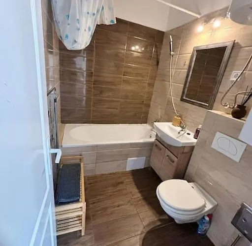 Quiet In Center شقة *