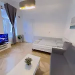 Quiet In Center Apartmán